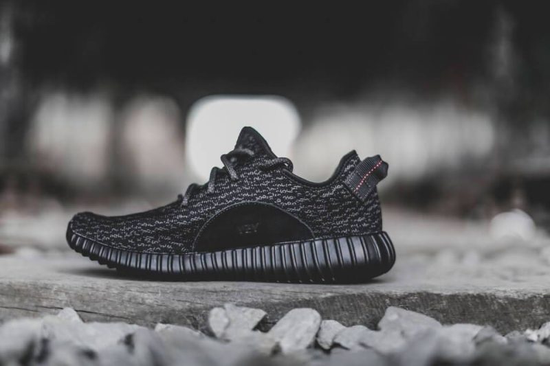 adidas yeezy boost 350 black closer look 07 960x640 cb0826b5 6903 4228 828a 39731960dad9